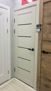 Белая межкомнатная дверь в интерьере Aura 220 Сахара