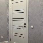 Межкомнатная дверь BARN белая после монтажа