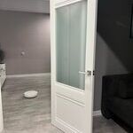 Белая дверь со стеклом FlyDoors