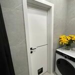 Межкомнатная дверь белая в ванную от производителя FLYDOORS