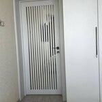 Белая дверь с зеркалом CLASSIC от производителя FlyDoors