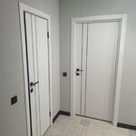 Межкомнатная дверь Белая от производителя FLYDOORS в квартире