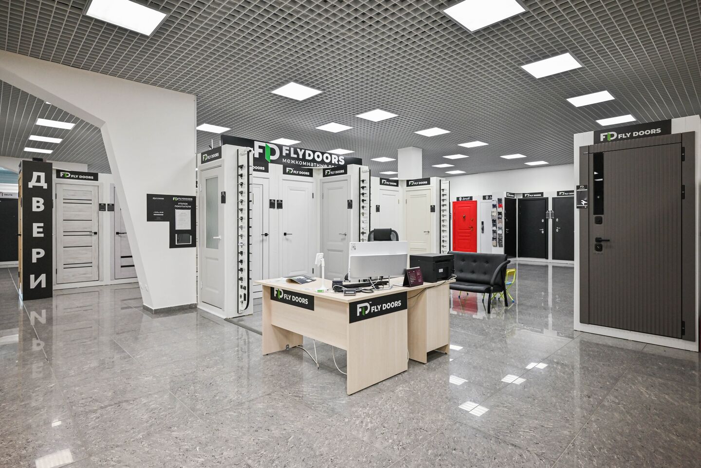 Интерьер магазина в Красноярске на улице Авиаторов, 5